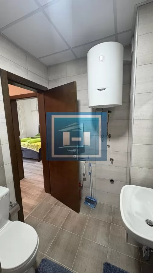 Izdaje se stan sa garažnim mestom – Akva park 11