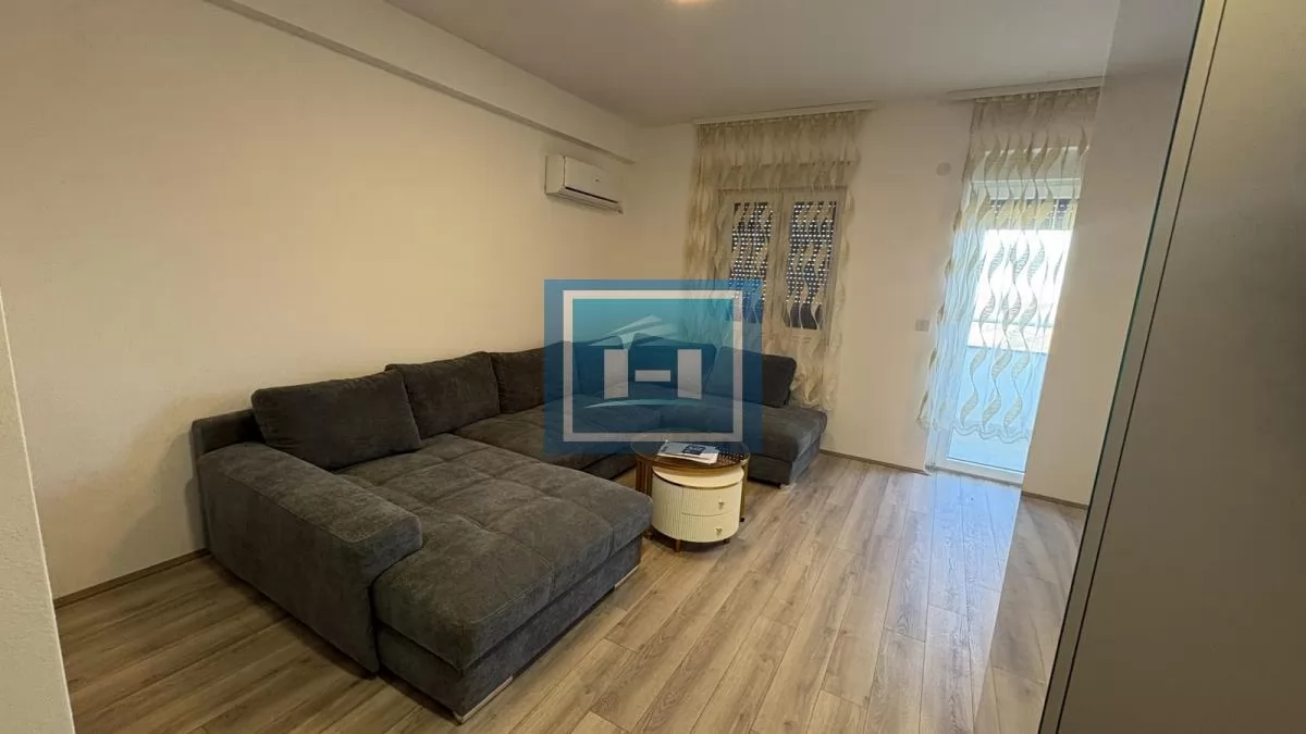 Izdaje se stan sa garažnim mestom – Akva park 2