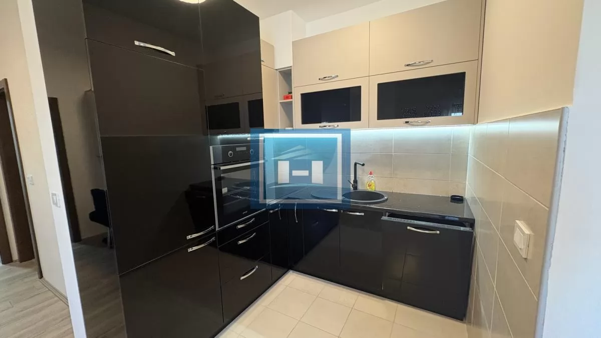 Izdaje se stan sa garažnim mestom – Akva park 6