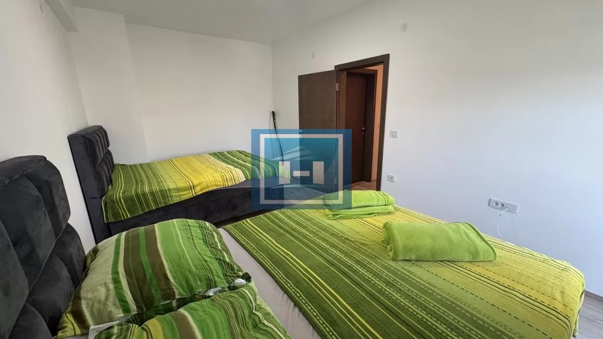 Izdaje se stan sa garažnim mestom – Akva park 7