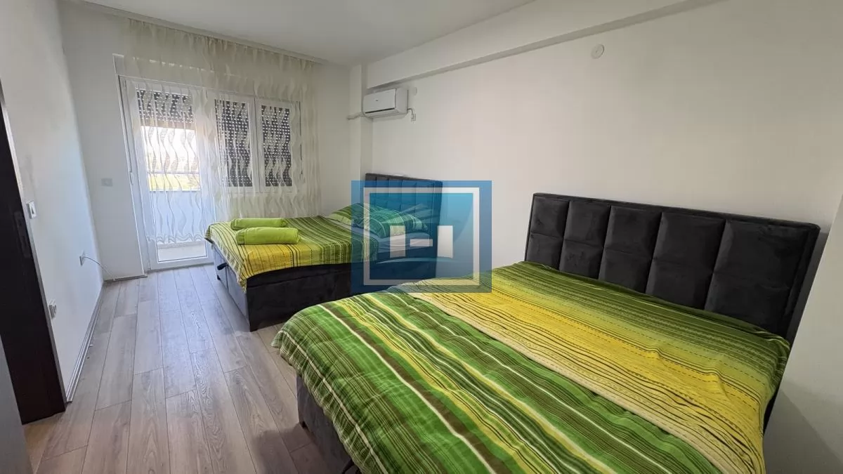 Izdaje se stan sa garažnim mestom – Akva park 8