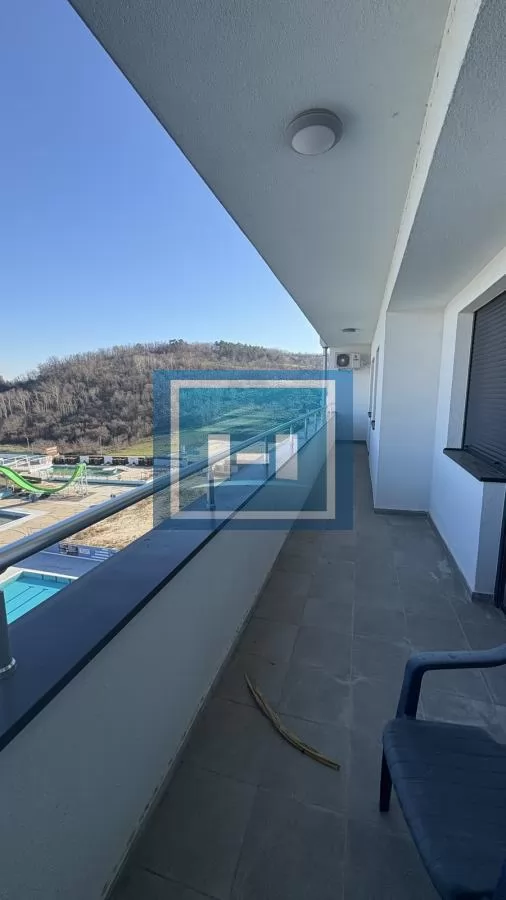 Izdaje se stan sa garažnim mestom – Akva park 9