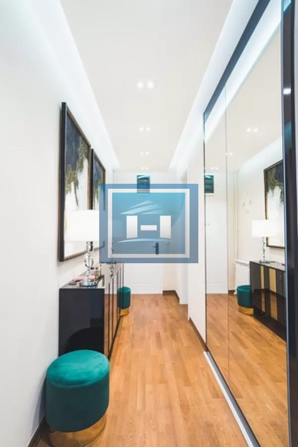 IZDAJE SE STAN U STROGOM CENTRU GRADA – U STARIM „MORAVSKI STIL“ ZGRADAMA 13