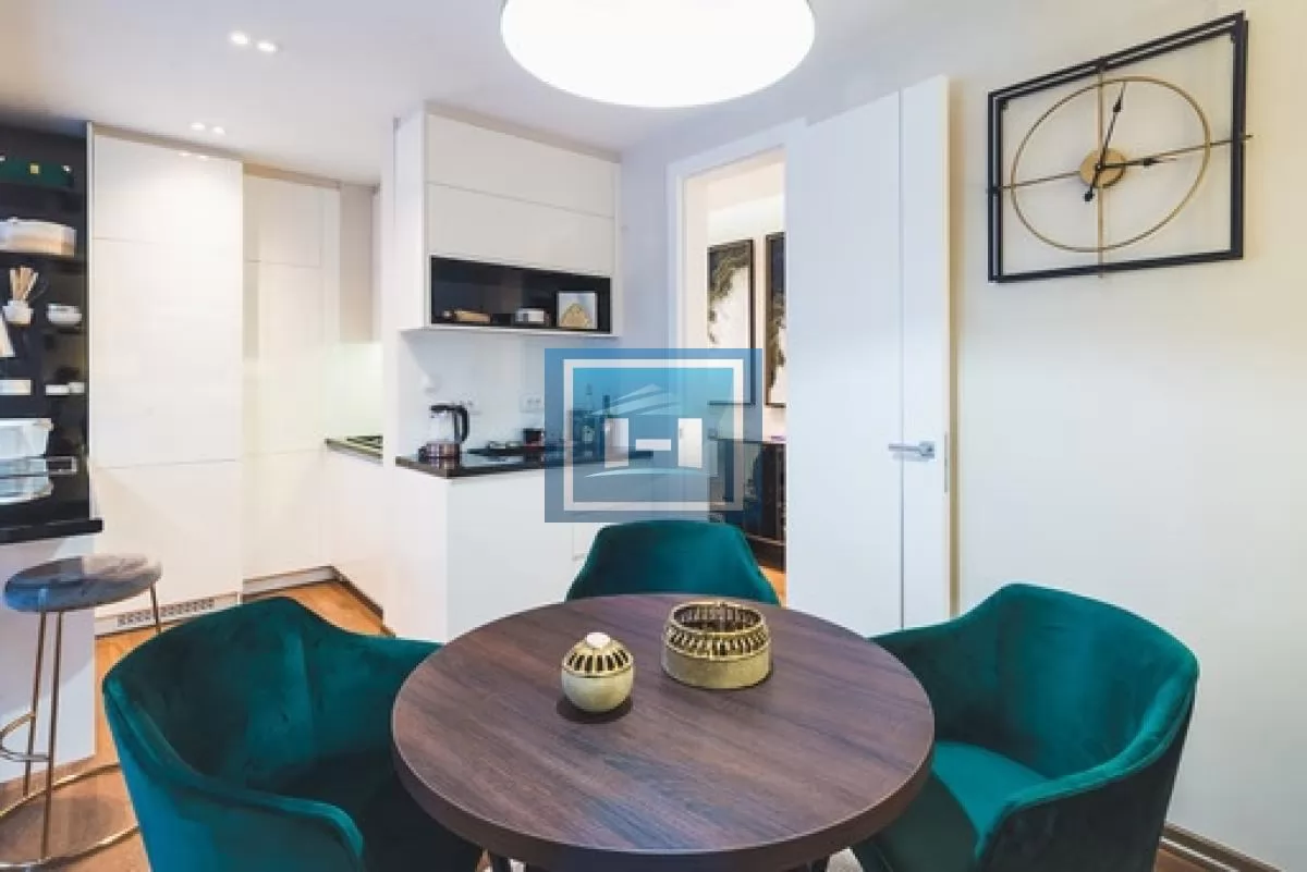 IZDAJE SE STAN U STROGOM CENTRU GRADA – U STARIM „MORAVSKI STIL“ ZGRADAMA 3