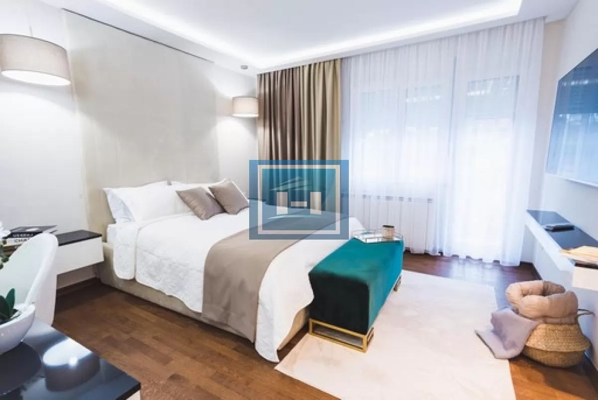 IZDAJE SE STAN U STROGOM CENTRU GRADA – U STARIM „MORAVSKI STIL“ ZGRADAMA 9