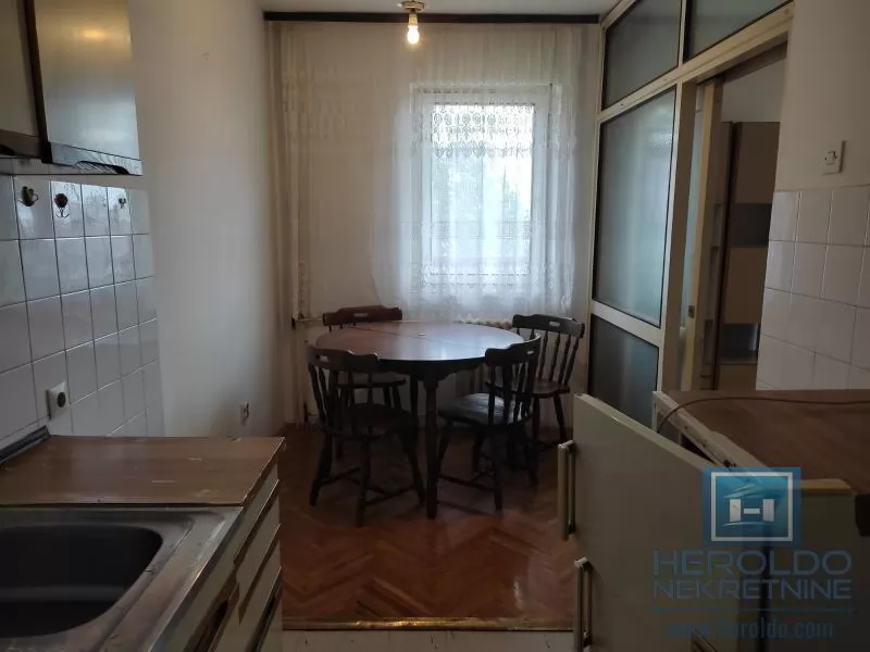 Jednosoban stan, Tabane 1