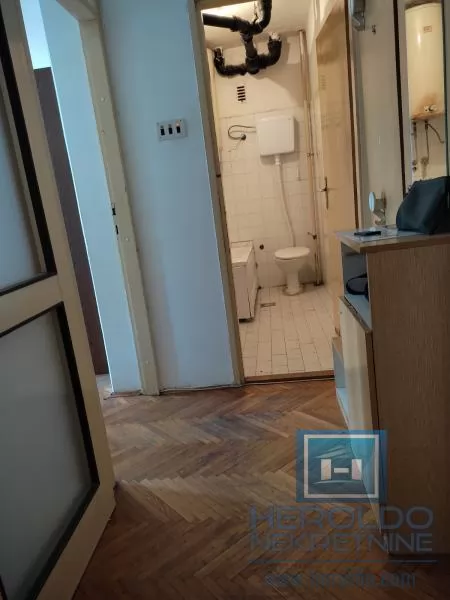 Jednosoban stan, Tabane 10