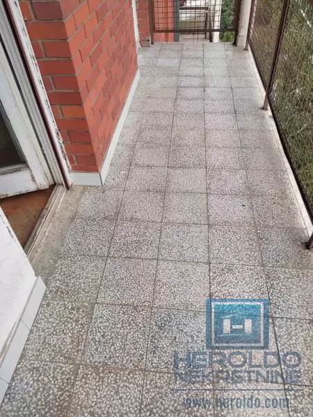 Jednosoban stan, Tabane 13