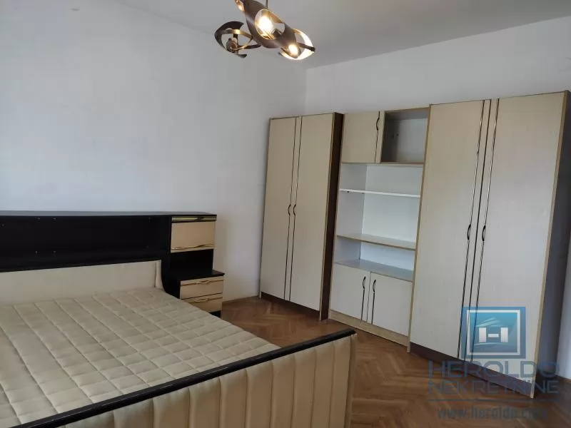 Jednosoban stan, Tabane 6