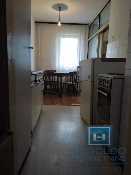 Jednosoban stan, Tabane 8