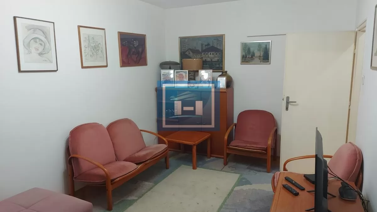 Karaburma, renoviran, slobodan parking 3