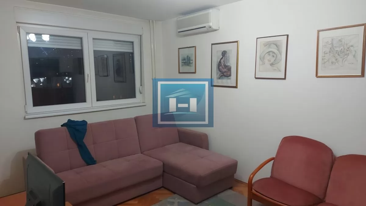 Karaburma, renoviran, slobodan parking 4