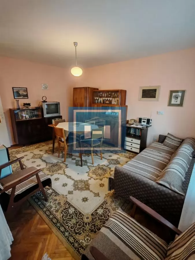 Kuća sa dvorištem, pomoćnim objektom   i garažom !!! 10