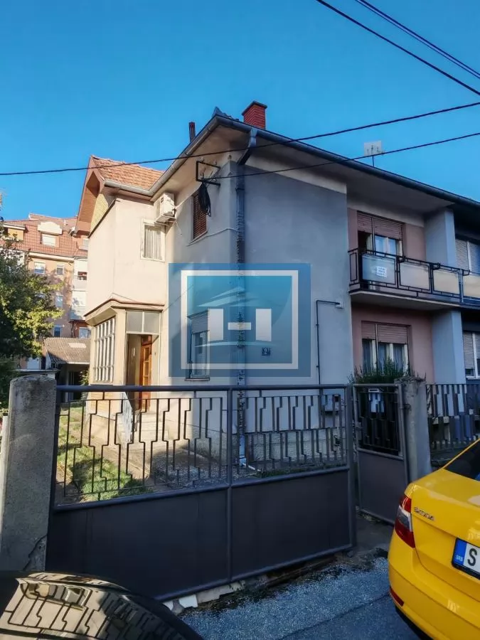 Kuća sa dvorištem, pomoćnim objektom   i garažom !!! 2