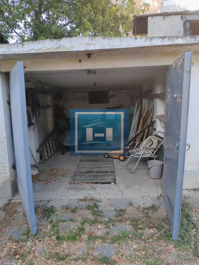 Kuća sa dvorištem, pomoćnim objektom   i garažom !!! 28