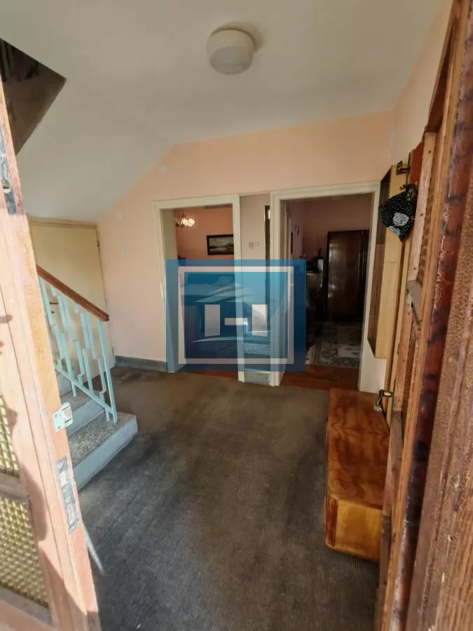 Kuća sa dvorištem, pomoćnim objektom   i garažom !!! 3