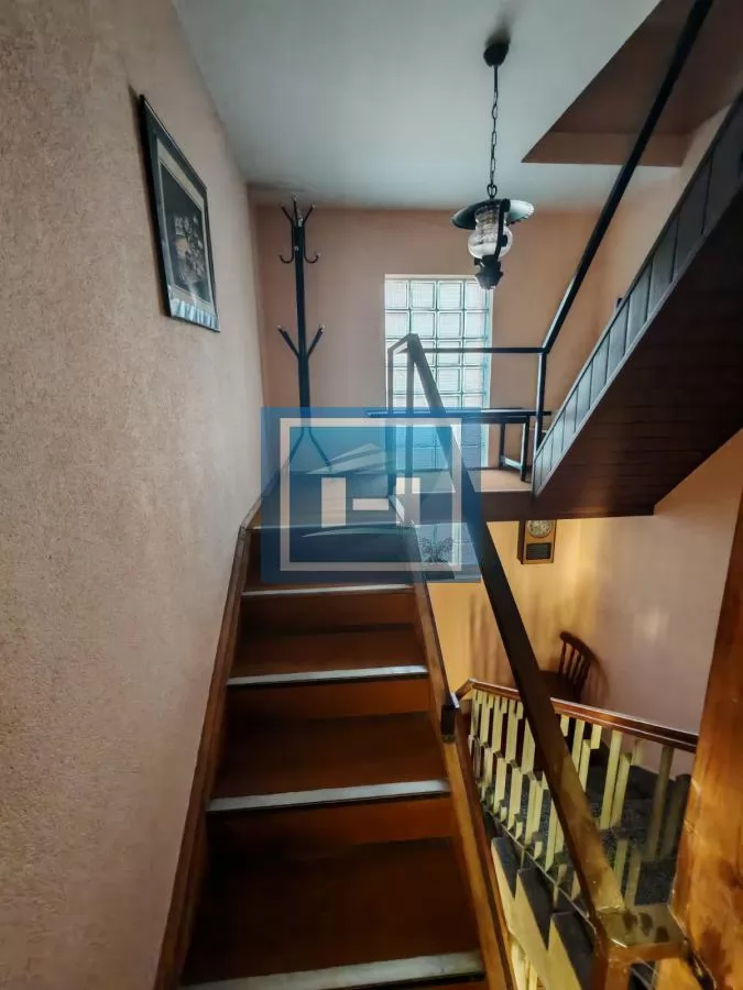 Kuća sa dvorištem, pomoćnim objektom   i garažom !!! 32