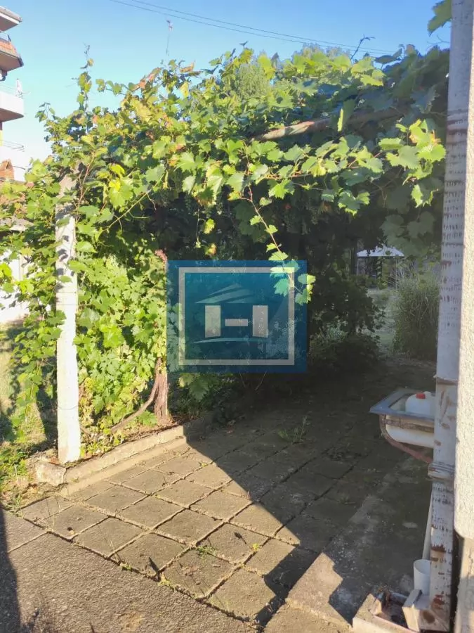 Kuća sa dvorištem, pomoćnim objektom   i garažom !!! 38