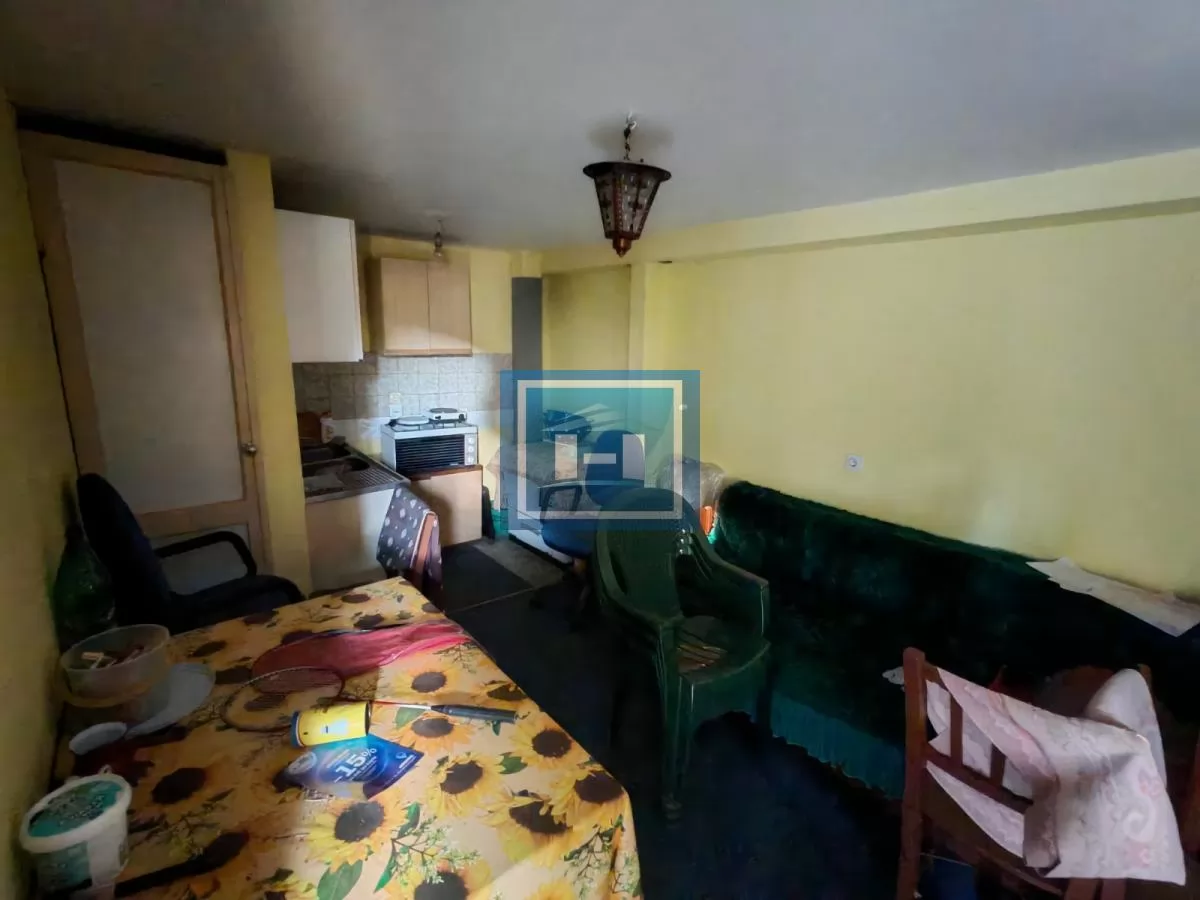 Kuća sa dvorištem, pomoćnim objektom   i garažom !!! 41