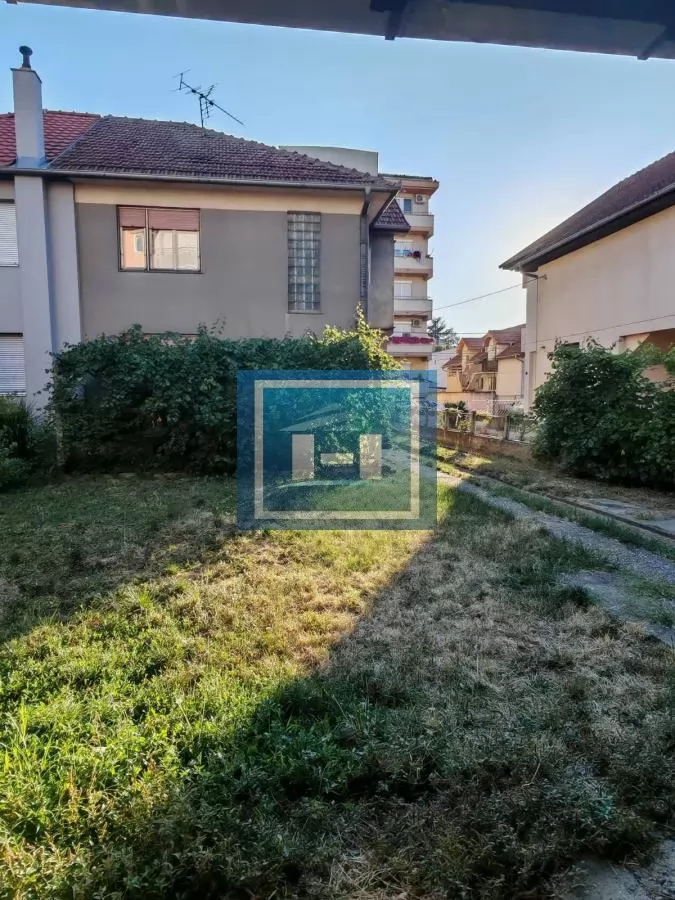 Kuća sa dvorištem, pomoćnim objektom   i garažom !!! 43