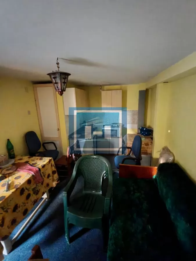 Kuća sa dvorištem, pomoćnim objektom   i garažom !!! 48