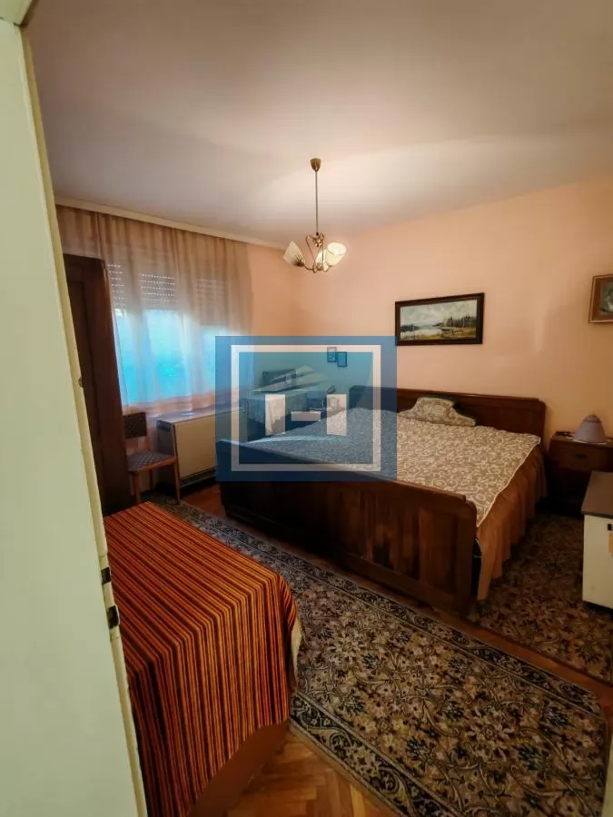 Kuća sa dvorištem, pomoćnim objektom   i garažom !!! 7