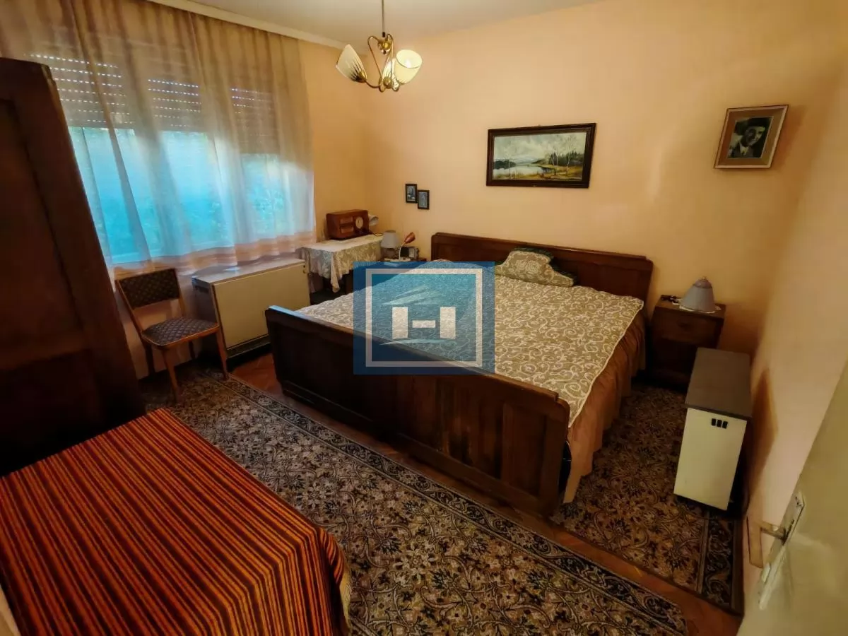 Kuća sa dvorištem, pomoćnim objektom   i garažom !!! 8