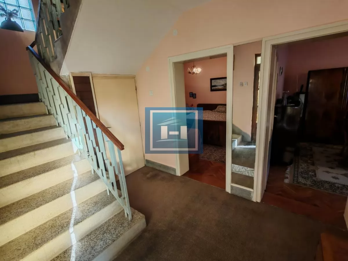 Kuća sa dvorištem, pomoćnim objektom   i garažom !!! 9