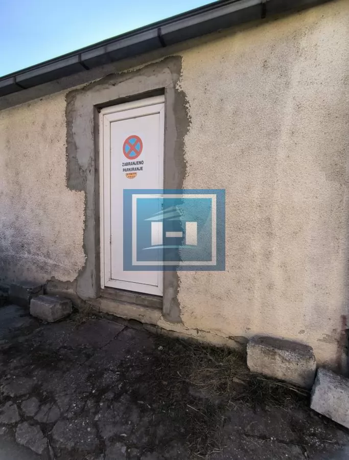 Lokal na odličnoj lokaciji! 4