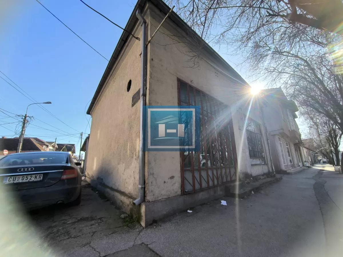 Lokal na odličnoj lokaciji! 5