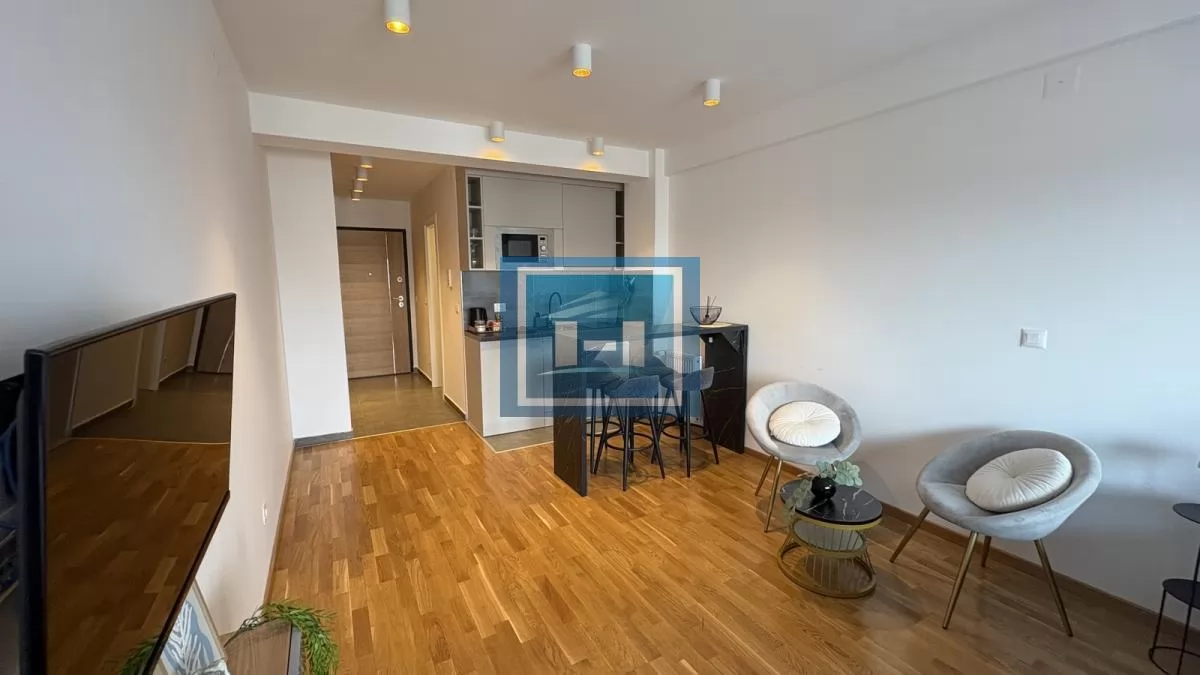 Luksuzna garsonjera 36 m² – bazen, kompletno nameštena, idealna lokacija 1