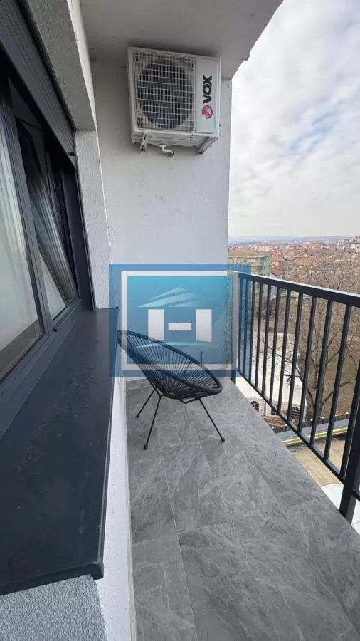Luksuzna garsonjera 36 m² – bazen, kompletno nameštena, idealna lokacija 9