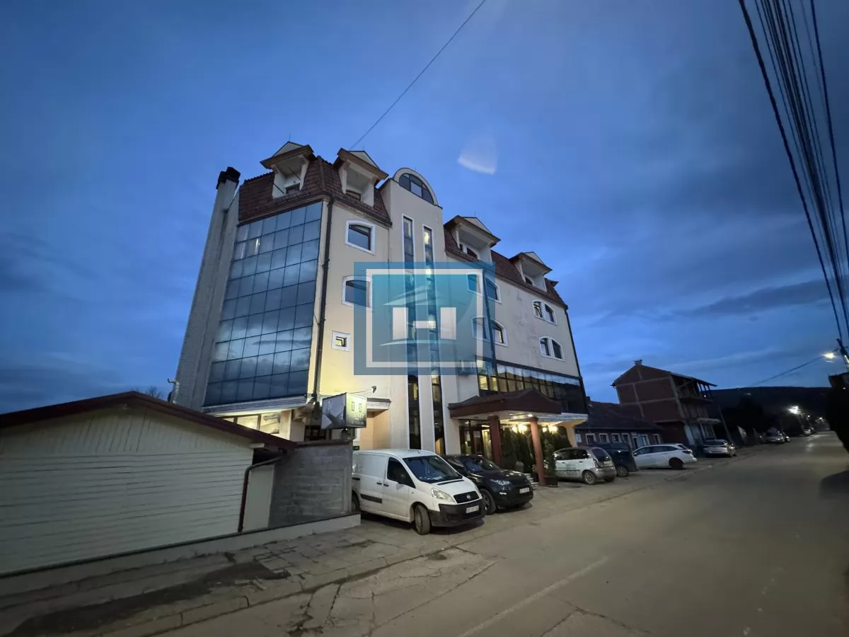 NA PRODAJU HOTEL OD 1560m2 U CENTRU DESPOTOVCA – ODLIČNA INVESTICIJA! 1
