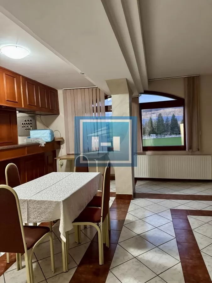 NA PRODAJU HOTEL OD 1560m2 U CENTRU DESPOTOVCA – ODLIČNA INVESTICIJA! 8