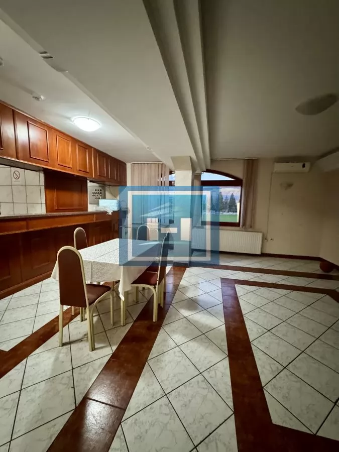 NA PRODAJU HOTEL OD 1560m2 U CENTRU DESPOTOVCA – ODLIČNA INVESTICIJA! 9