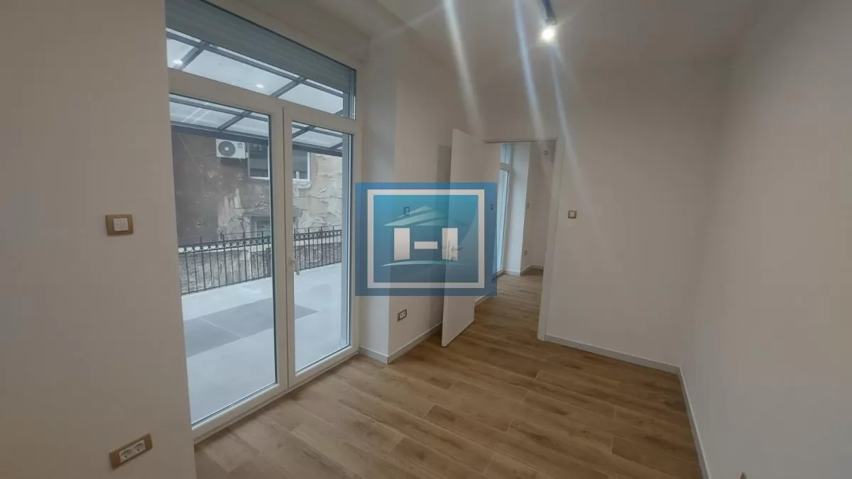 Nenamesten stan, 2 spavaće, centar grada 1