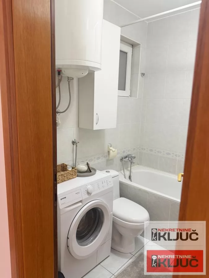 Odlican Jednoiposoban stan na Adamovicevom naselju 10