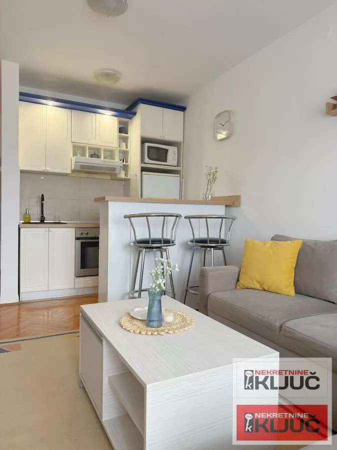 Odlican Jednoiposoban stan na Adamovicevom naselju 3