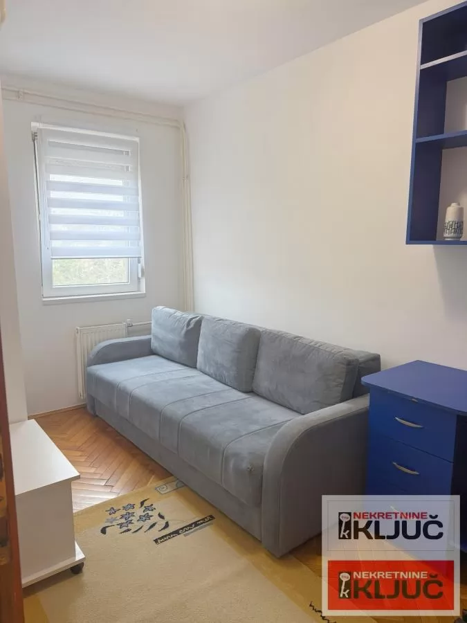 Odlican Jednoiposoban stan na Adamovicevom naselju 6