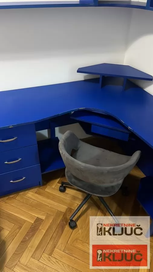 Odlican Jednoiposoban stan na Adamovicevom naselju 8