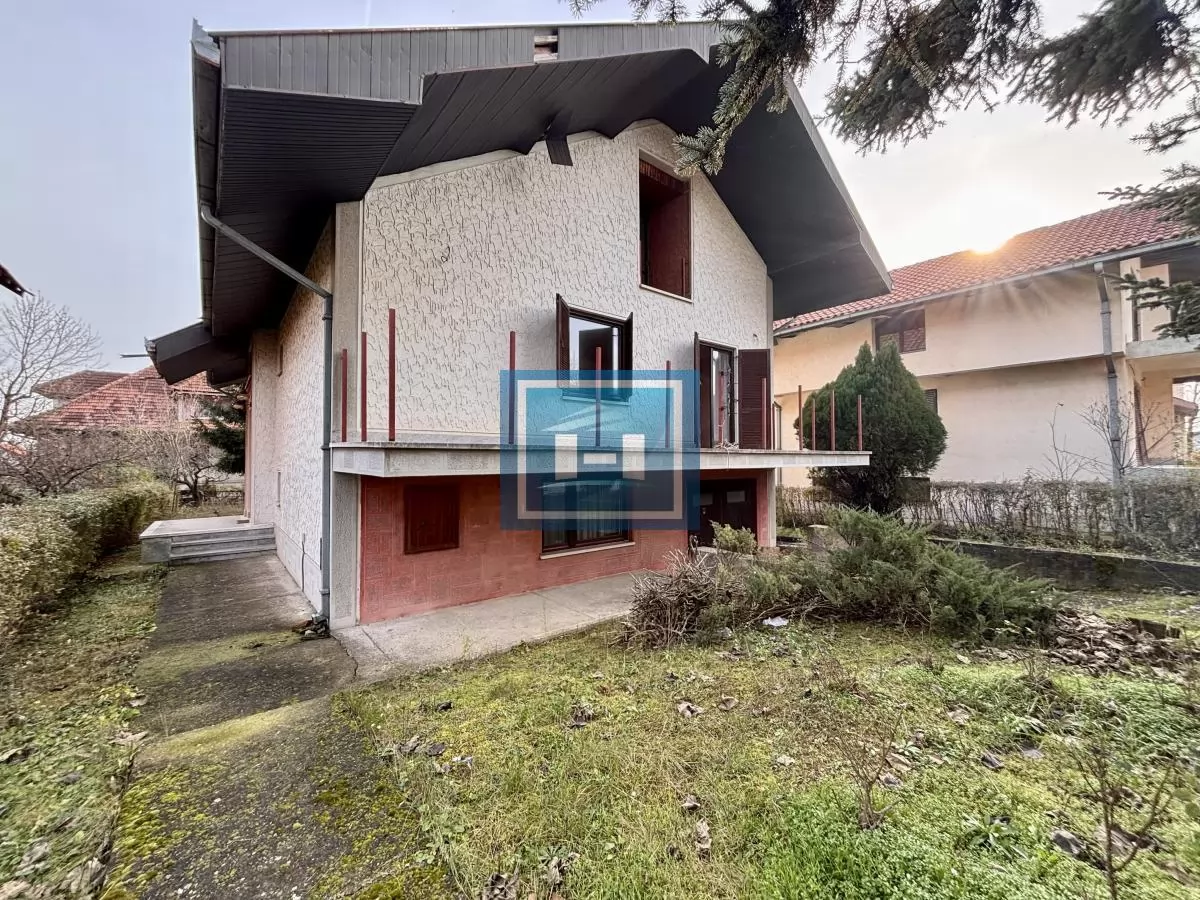 Povoljna šestosobna kuća na Budžinom brdu 1