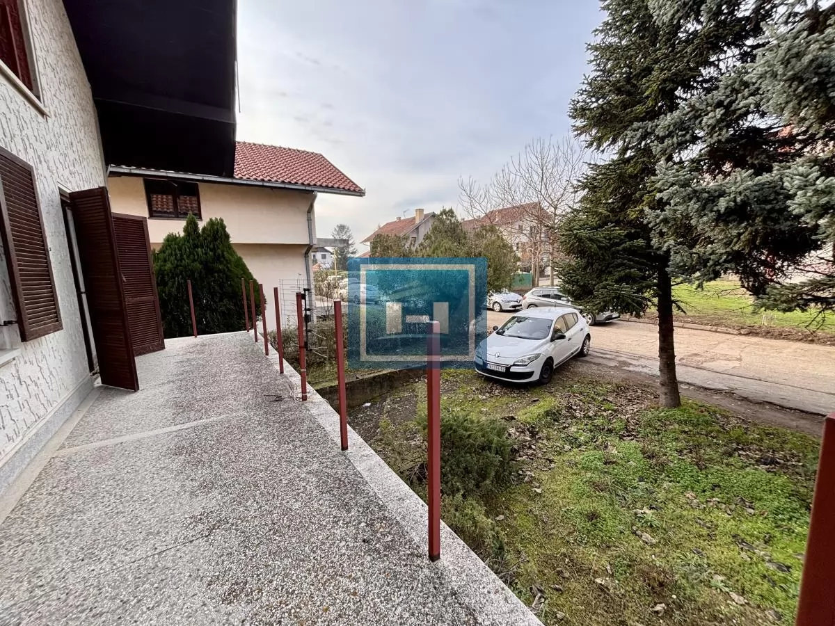 Povoljna šestosobna kuća na Budžinom brdu 12