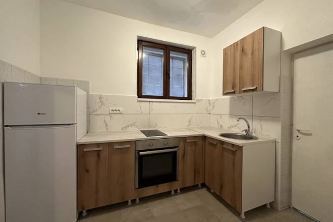 Renoviran 2 5 stan u centru  Žorža Klemansoa  35m2 2