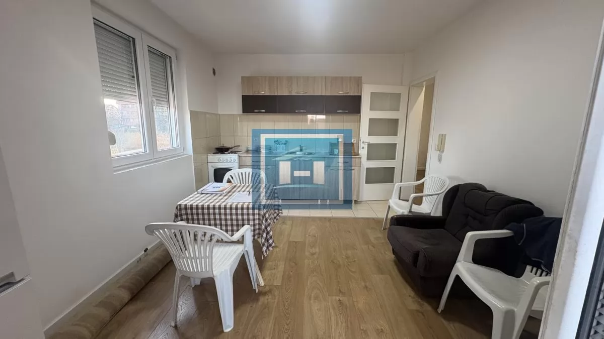 PRODAJE SE FUNKCIONALAN STAN – IDEALAN ZA STARIJE OSOBE I BRAČNE PAROVE 1