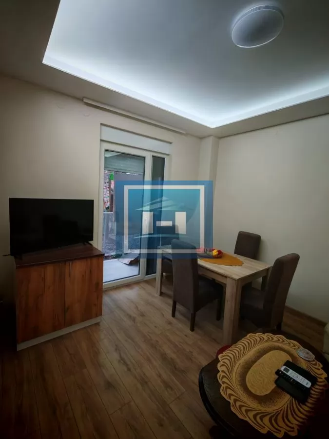 PRODAJEMO RENOVIRAN TROSOBAN STAN–ODLIČNA LOKACIJA! 1