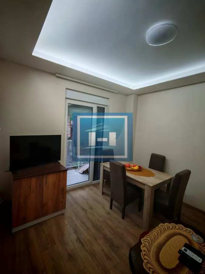 PRODAJEMO RENOVIRAN TROSOBAN STAN–ODLIČNA LOKACIJA! 2