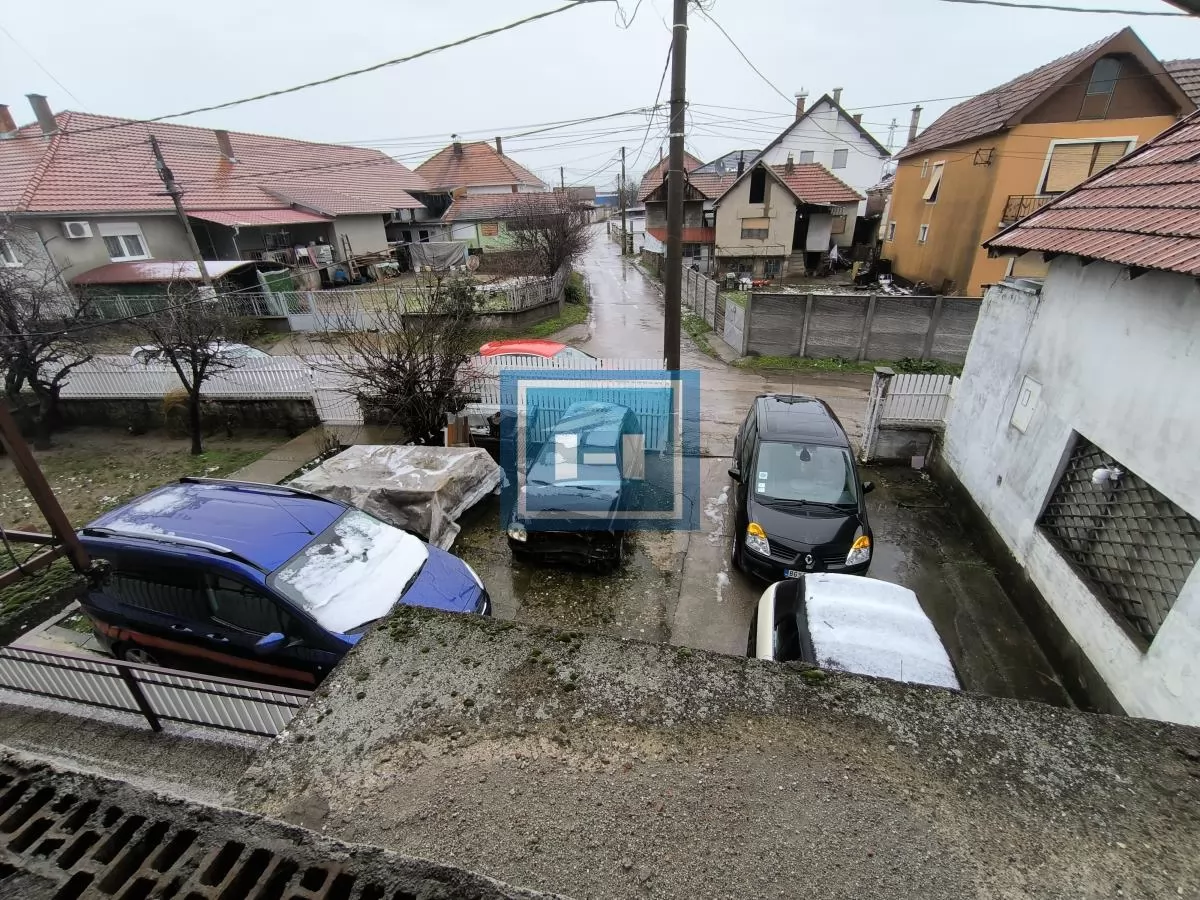 Prostrana kuća na 3 sprata sa 2 garaže – 290 m² na 5,56 ari 13