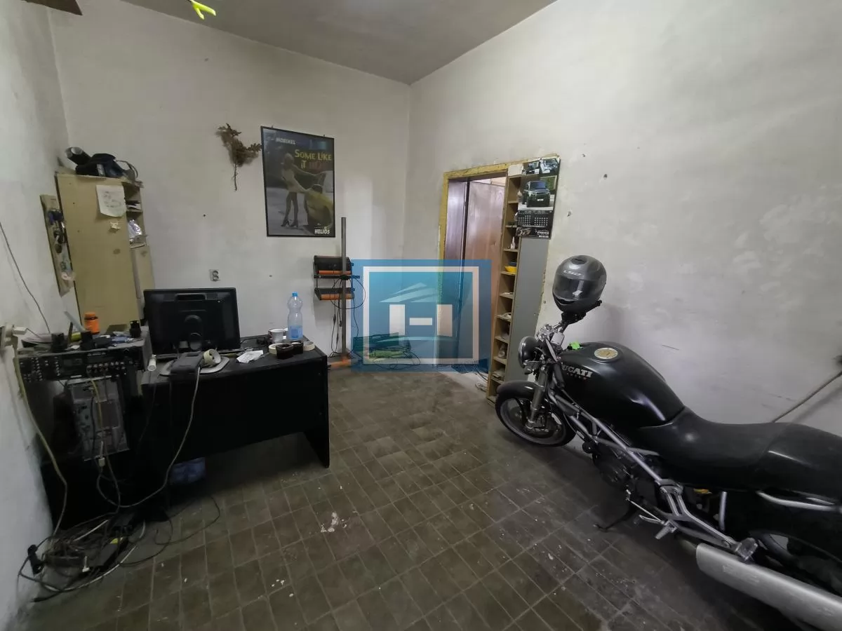 Prostrana kuća na 3 sprata sa 2 garaže – 290 m² na 5,56 ari 17