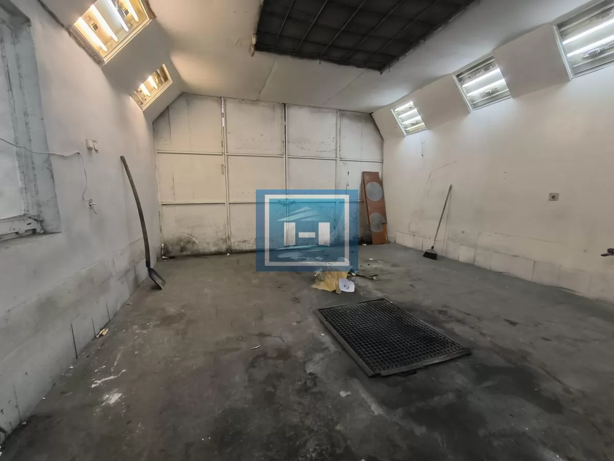 Prostrana kuća na 3 sprata sa 2 garaže – 290 m² na 5,56 ari 18