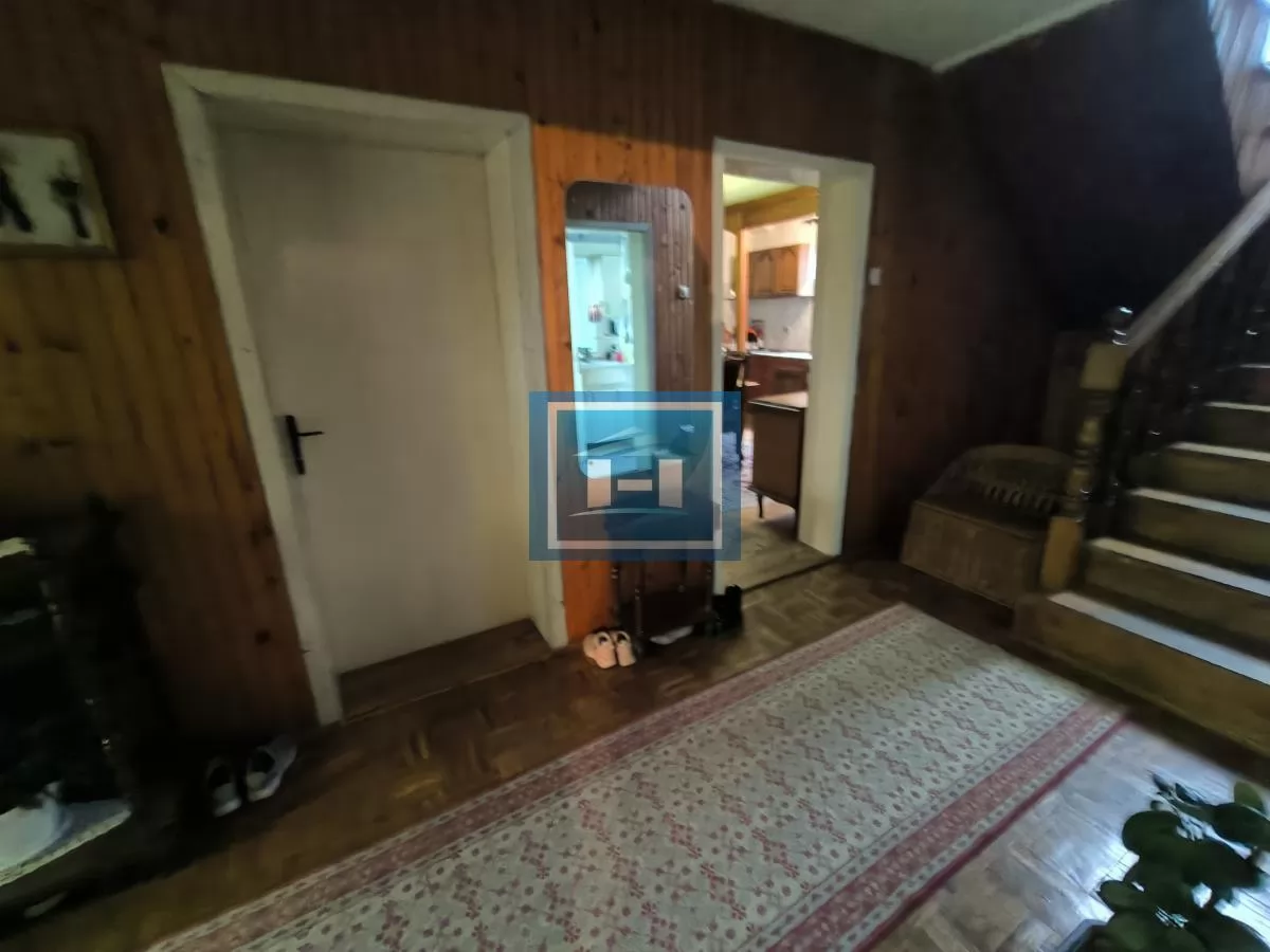 Prostrana kuća na 3 sprata sa 2 garaže – 290 m² na 5,56 ari 3